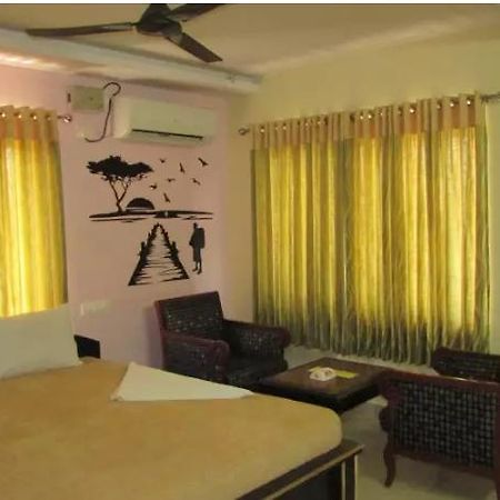 Maruthi Residency Inn & Restaurant Hyderabad Exterior foto